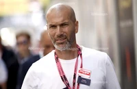 MU trao tấm séc trắng cho Zidane tùy ý ghi mức lương
