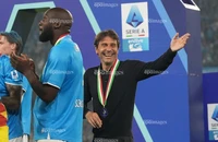 Conte kinh ngạc về vụ chuyển nhượng của MU