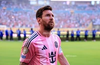 Mascherano bị chỉ trích vì không thay thế Messi