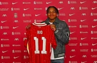 Liverpool chiêu mộ thần đồng 16 tuổi ngay trước mũi của MU