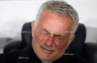Mourinho cố kìm nước mắt sau khi đội trưởng vô địch Champions League qua đời đột ngột
