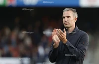 Van Persie trả lời câu hỏi về việc yêu MU hay Arsenal, Wenger hay Sir Alex Ferguson