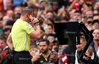 PGMOL thừa nhận trọng tài mắc lỗi khi Chelsea và MU hưởng lợi từ VAR