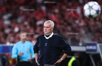 Mourinho hết thời, không còn đường lui vì 'đốt cháy quá nhiều cây cầu'