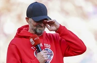 Klopp mỉa mai MU: 'Bạn có thể viết như vậy'
