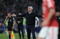 Cảnh tượng kinh hoàng trong ngày Mourinho trở lại Porto