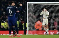 Arsenal bị phạt nặng vì chơi xấu MU