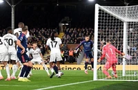 Thắng Fulham, Arsenal tiếp tục dẫn đầu bảng xếp hạng