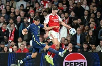 Arsenal “hủy diệt” Atletico Madrid, Man City thắng nhẹ nhàng