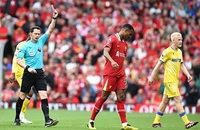 Trọng tài bắt chính trận MU gặp Nottingham Forest có hành động vô nghĩa với Dorgu