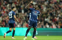 Arsenal đánh rơi chiến thắng phút bù giờ