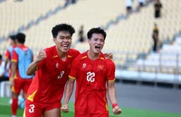 2 người hùng Văn Thuận, Thanh Nhàn nói gì khi U-22 Việt Nam vào chung kết SEA Games 33?