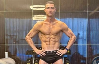 Ronaldo khoe thân đáng kinh ngạc: Ngủ như trẻ sơ sinh