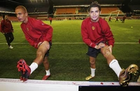 Huyền thoại MU giành 5 danh hiệu Premier League phá sản: 'May mắn tôi còn việc làm'