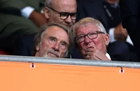 Ban lãnh đạo MU sẵn sàng loại bỏ Sir Alex Ferguson