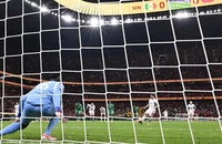 5 quả phạt đền đen tối nhất lịch sử bóng đá