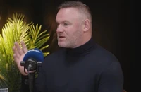 Rooney tức điên trước kẻ thích gây chú ý với MU