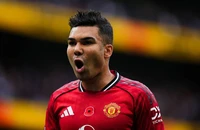 MU được khuyên chiêu mộ "hai quái vật": Xác định người thay thế Casemiro