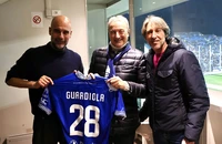 Kinh ngạc Pep Guardiola bất ngờ ghé thăm CLB hạng ba