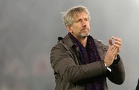 Van der Sar hết lời ca ngợi thủ môn xuất sắc mà MU rất muốn bán