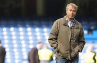 Hành vi điên rồ của Roman Abramovich với huyền thoại Chelsea