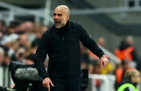 Pep Guardiola giận dữ tuyên bố muốn nắm giữ tất cả các kỷ lục ở Anh