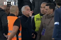 Mourinho nhận án phạt oan sau khi bị gọi là kẻ phản bội 50 lần