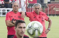 Mourinho gửi lời tri ân xúc động sau khi cựu HLV của MU và Chelsea qua đời