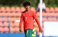 Ronaldo Jr đối mặt thử thách giống Kai Rooney