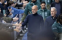 Pep Guardiola chơi chữ nói Man City vô địch Premier League nhờ 1 tờ báo