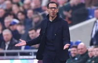 Bên trong vụ sa thải Rosenior và lập trường của Chelsea về HLV mới