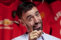 Bruno Fernandes xin lỗi huyền thoại Liverpool vì quả 11m hỏng ăn