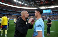 Giấc mơ giành cú ăn ba của Man City vẫn còn
