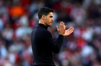 2 thẻ đỏ khiến Arsenal mất chức vô địch Premier League