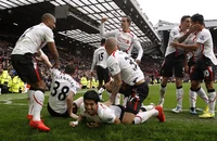 Các cầu thủ MU nhảy múa tưng bừng sau trận thua Liverpool
