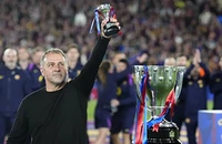 Barcelona làm được điều lần đầu tiên trong lịch sử, Flick xúc động