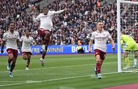 Kịch bản điên rồ trong cuộc đua vô địch Premier League