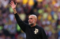 Pep Guardiola từ chức HLV trưởng Man City trong video xúc động
