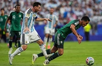 Yêu cầu FIFA giải thích về việc không rút thẻ đỏ với Messi