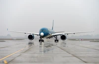 Hàng loạt chuyến bay bị hủy do bão số 9