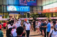 Cao điểm hè giá vé máy bay tăng nhiệt