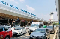 'TP.HCM không thể thiếu xe đón khách tại sân bay Tân Sơn Nhất'