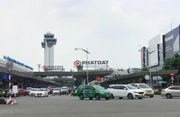 Nhiều lý do khiến sân bay Tân Sơn Nhất dễ bị ùn tắc