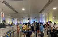 Khách đi chơi lễ 30-4 qua sân bay Tân Sơn Nhất tăng kỉ lục