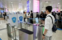 Dùng ứng dụng VNeID để làm thủ tục lên máy bay 