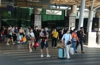 Sân bay Tân Sơn Nhất đông khách sau lễ, không xảy ra ùn tắc 