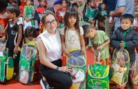 Quà trung thu, sinh kế làm ăn đến bà con Ma Coong trên dãy Trường Sơn
