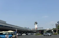 Sân bay Tân Sơn Nhất nhộn nhịp mùng 3 Tết