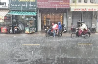 TP.HCM: Chiều tối nay mưa to, khả năng ngập cao