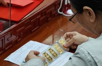 Bán vàng cho người dân qua các ngân hàng vẫn còn bất cập